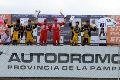 Rossi y Ponce de León en lo más alto del podio