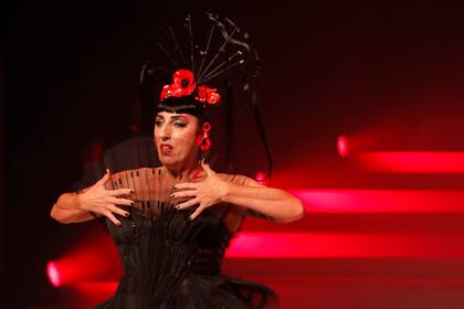 Rossy de Palma en el desfile despedida de Jean Paul Gaultier en París Haute Couture 2020