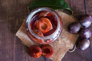 Compota alemana de ciruelas o de frutos rojos