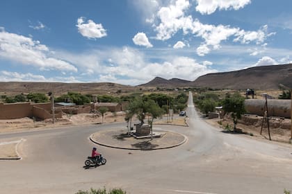 Rotonda de acceso al pueblo de Yavi.