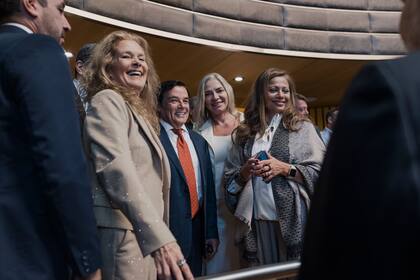 Rovira sonríe, el 1° de mayo, con integrantes del Superior Tribunal de Justicia