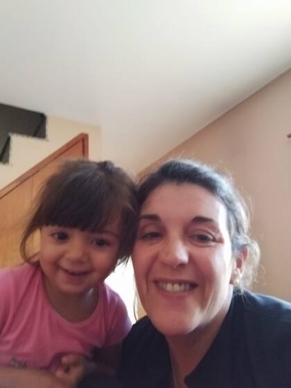 Roxana con Isabella, hoy. "Nunca la sentí como una hija", dice Roxana