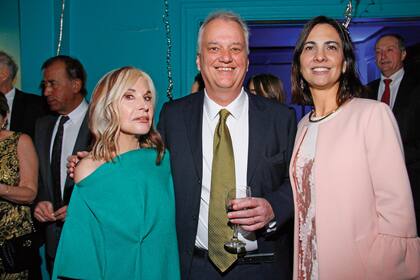 Roxana Punta Álvarez posó con Marcos y Mariana Pueyrredon.