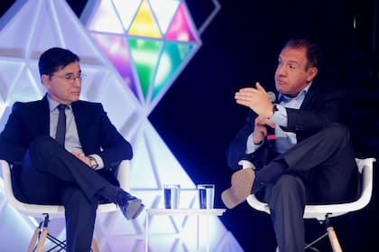 Jorge Fontevecchia y Daniel Hadad, en el encuentro organizado por RPA Media Place