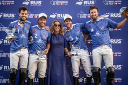 Rs Murus Sanctus 2020: en el medio, la francesa Corinne Ricard, duea del equipo