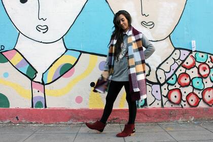 Ruana de Gypsy $670 / Buzo de Chai $450 / Camisa de Lia Trademark $400 / Calzas de Yagmour $349 / Botas de Le Loup $1460