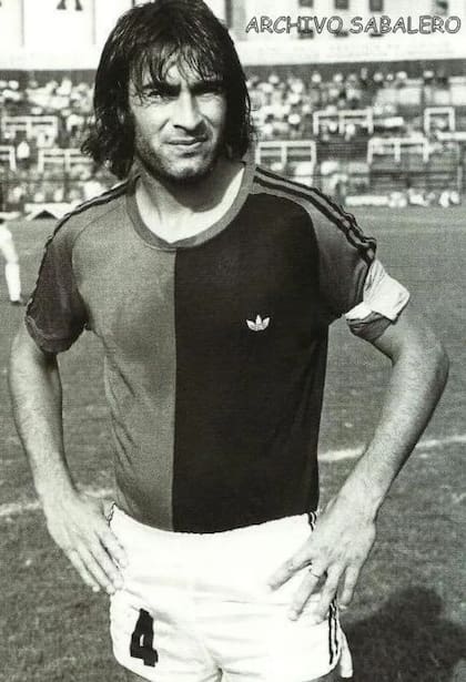Rubén Aráos con la camiseta de Colón