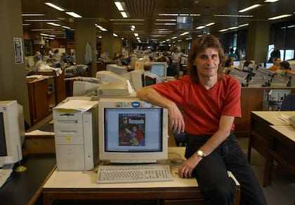 Rubén Darío Insua en la vieja redacción del diario La Nación de la calle Bouchard, el día después de conquistar como DT la Copa Sudamericana 2002 para San Lorenzo