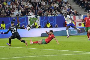 Kolo Muani y un déjà vu del gol que no pudo hacer contra Argentina en el Mundial de Qatar