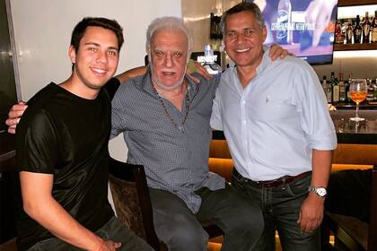 Rubén Paz con el Coco Basile, el DT del Racing campeón en 1988