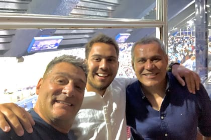 Rubén Paz y el Turco Claudio García, en uno de los palcos del Cilindro, cuando fue a ver a Racing el 9 de febrero de 2020