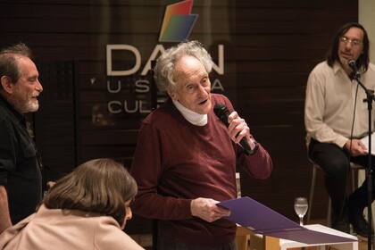 Rubén Szuchmacher, Néstor Tirri y Franco Tirri, que leyó un fragmento de la novela de su padre, "La impostora de Parma"