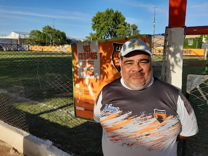 Rubén Tomé, el primer técnico de Ángel Di María en El Torito, sigue como entrenador en ese club rosarino
