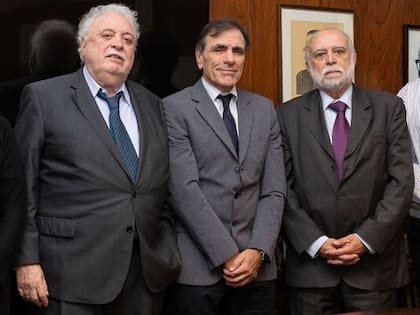 Rubén Torres (derecha), en una reunión con Ginés González García, en el año 2020 (Crédito: Isalud)