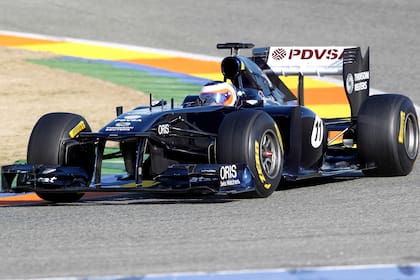 Barrichello y el Williams Cosworth FW33 ruedan en Valencia, en la primera prueba de 2011; aquel año sería el último en la Fórmula 1 para el paulista, que se retiró a los 39.