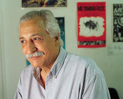 Luego de hacer radioteatro en el interior en Buenos Aires fue parte del grupo Nuevo Teatro