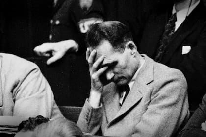 Rudolf Hess, la mano derecha de Adolf Hitler, durante los juicios de Núremberg