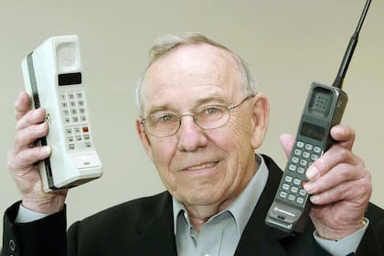 Rudy Krolopp, el diseñador del primer teléfono de Motorola, el DynaTAC 8000x