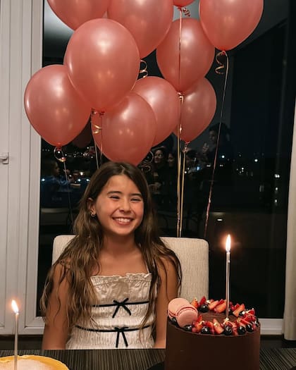 Rufina Cabré celebró sus 12 años rodeada de su familia, hermanos y algunas amigas (Foto: Instagram @sangrejaponesa)
