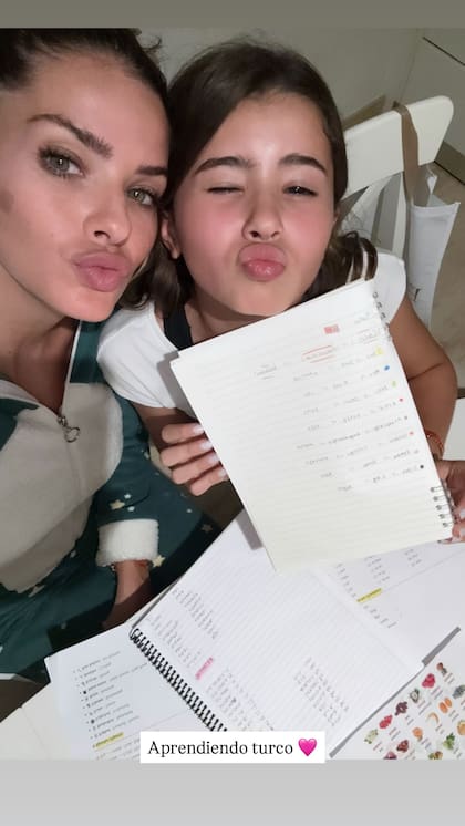Rufina Cabré empezó a estudiar turco y la China Suárez lo expuso en las redes sociales