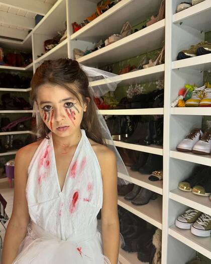 Rufina Cabré y su disfraz de novia sangrienta (Foto: Instagram/@sangrejaponesa)