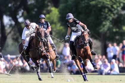 Rufino Bensadón, que este viernes cumple 18 años, definió la final con un penal de 30 yardas; Sol De Agosto-Alegría superó a La Esquina por 9-8 en un chukker suplementario.