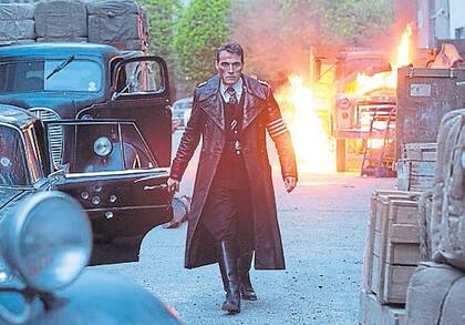 Rufus Sewell, jerarca nazi en The Man in the....