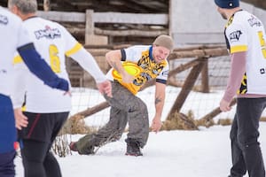 RugbyXtreme es un encuentro cordial que combina rugby, nieve y amistad; este mes tuvo una etapa en el centro invernal Llanos del Castor, cercano a Ushuaia.