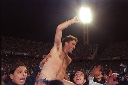 Ruggeri celebra su título con San Lorenzo. 1995