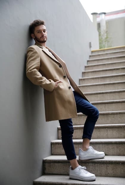 Cantante y actor, acaba de lanzar su primer single y prepara un repertorio para poder salir a tocar