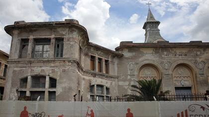 Ruidos extraños, cajas musicales, puertas que se abren y cierran, atormentan a los serenos del Unzué