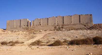 Ruinas de Taposiris Magna que no llegaron a hundirse, edificados años previos al reinado de Cleopatra y sitio que custodiaría el féretro de la faraona