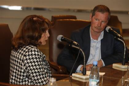 Ruiz Guiñazú y Carr, ayer