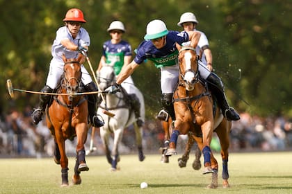 Ruiz Jorba en acción durante la semifinal de Tortugas, cuando enfrentó a La Natividad La Dolfina: "Son difíciles de leer", dijo