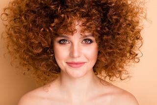 4 reglas de oro para entender cómo lavarlos y mantenerlos hidratados, con movimiento y sin frizz