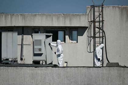 Rumania acusa a Rusia por un dron que se estrelló contra un edificio residencial
(Daniel MIHAILESCU / AFP)