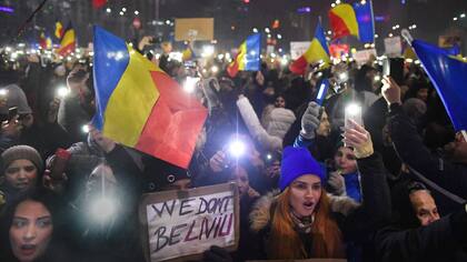 RUMANIA. En los últimos días estallaron las protestas en las calles de Bucarest luego de que el gobierno socialista aprobara un decreto que despenalizaba delitos de corrupción si el perjuicio al fisco era menor a 50.000 dólares