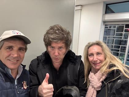 "Rumbo a USA con los jefes", escribió Caputo en su cuenta de X