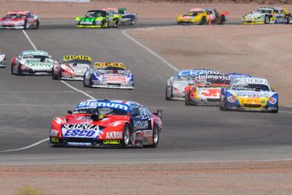 Rumbo al triunfo. En Centenario, Neuquén, en febrero de 2014. Sobre 408 competencias obtuvo 32 victorias en el TC