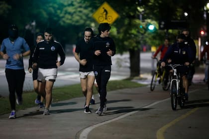 Runners en los bosques de Palermo