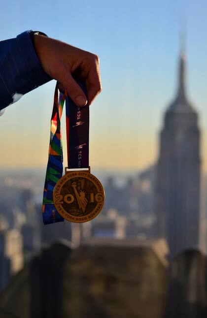 La medalla de Blanco por cruzar al meta en el maratón de Nueva York