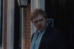Rupert Grint como Julian Pearce en "Servant"