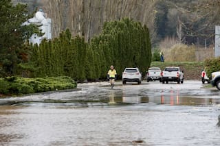 Ruptura de dique provoca evacuaciones al sur de Seattle