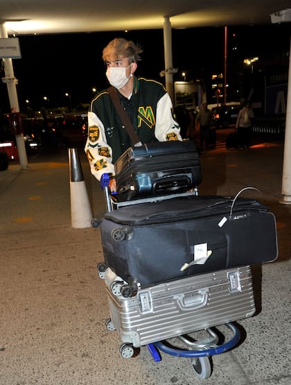 Rusherking fue el encargado de llevar las valijas