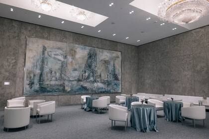 La recepción del Kennedy Center, de Washington, con un cuadro de Valery Koshlyakov "Paisaje ideal"