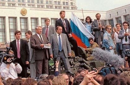 Rusia, renuncia de  Gorbachov y fin de la Unión Soviética.