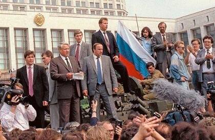 Rusia, renuncia de Gorbachov y fin de la Unión Soviética.