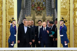 Rusia se mantiene al margen mientras escala la guerra con Irán, esperando ganancias a largo plazo