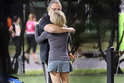 Una de las primeras imágenes que se conocieron de Russell Crowe y Britney Theriot