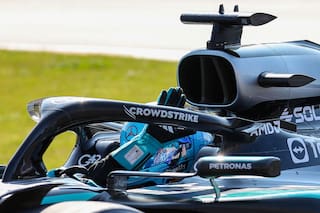 Russell se burla de la sanción a Verstappen tras lograr la pole para el GP de Canadá